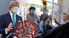 Vojtěch pustí z karantény i pozitivní pacienty. Virus zemře do 10 dnů, tvrdí expert