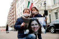 Írán chce po Británii za propuštění ženy 12 miliard. Ministr: „Je součástí hry na kočku a myš“