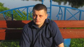 Nazar Gulevič podstupuje proměnu z ženy na muže. Ruské věznice nedokázaly rozhodnout, do které patří