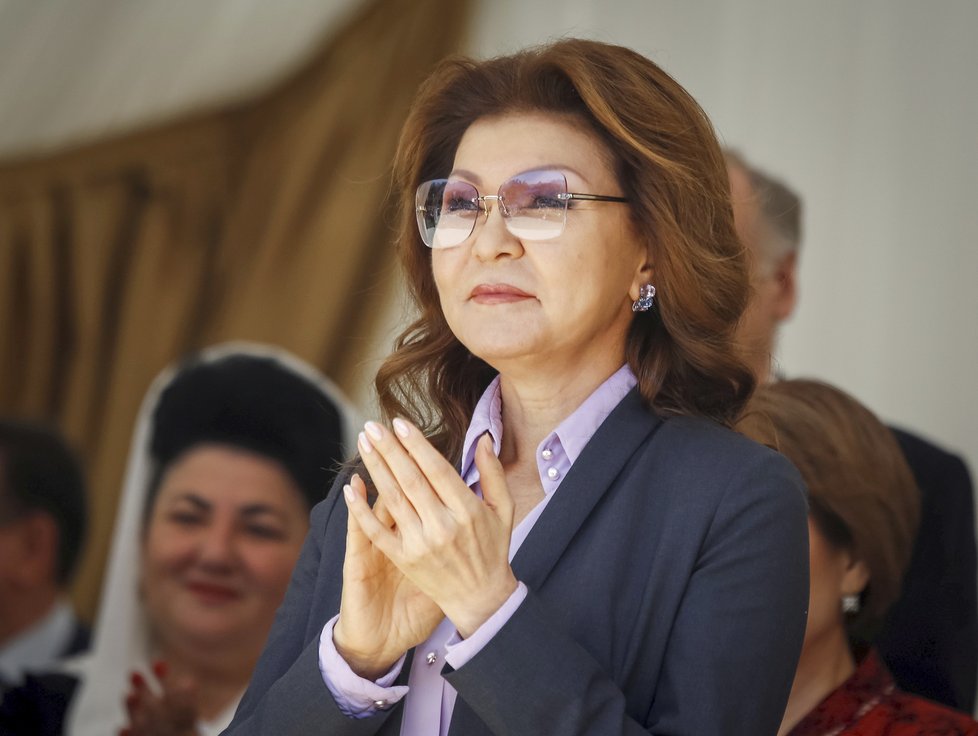 Dariga Nazarbajevová, matka Aisultana Nazarbajeva (29), vnuka bývalého dlouholetého prezidenta Kazachstánu Nursultana Nazarbajeva (79).