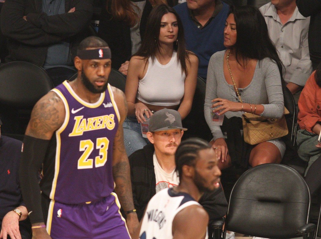 Dvě hvězdy. LeBron James a Ratajkowski