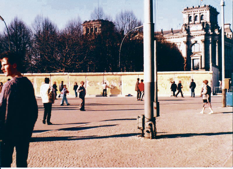 Berlín: Za zdí se rýsuje Reichstag, budova prvního parlamentu v německé říši