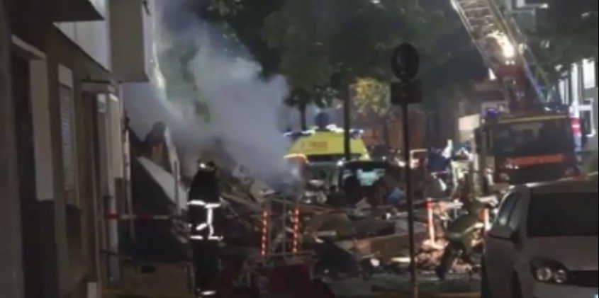 V německém Wuppertalu vybuchl obytný dům, exploze si vyžádala 24 zraněných.