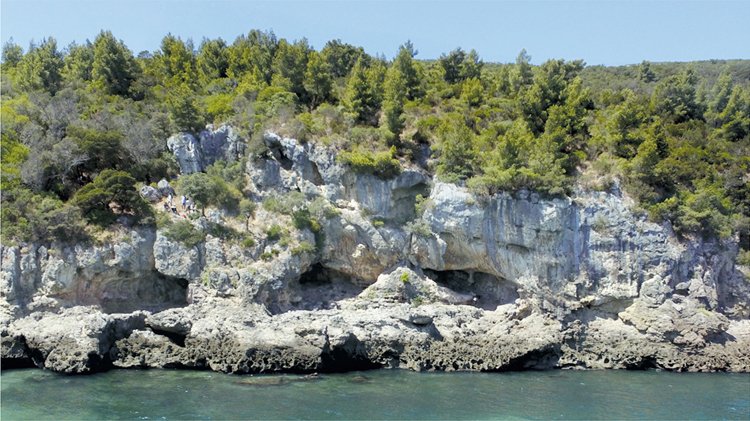 V době, kdy v ní žili neandrtálci, ležela jeskyně Figueira Brava 2 km od pobřeží