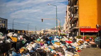 Lesk a bída Neapole: Krásné město plné památek nebo jen špinavá stoka pod Vesuvem?