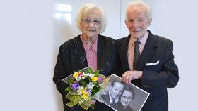 Jarmila (93) a František (97) Galasovi  si řekli »ano« už v roce 1943 v kostele v Čeladné. Nyní spolu oslavili 75 let společného života.