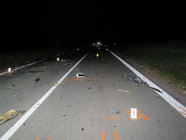 Místo tragické nehody nedaleko Znojma v podvečer 4.října 2018. Trosky obou aut byly rozesety po celém okolí.