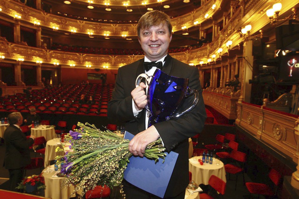 Michal Isteník působí v Městském divadle Brno od roku 2008. O šest let později získal Cenu Thálie za postavu Čičikova v dramatizaci Gogolova románu Mrtvé duše.