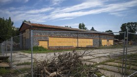 Budova ve Starém Městě u Frýdku-Místku, do které polská firma nelegálně navezla nebezpečný odpad. Sklad byl odhalen koncem ledna, bylo v něm 650 tun odpadků. Likvidace stála 15 milionů korun, náklady uhradilo město.