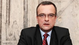 Ministr financí Miroslav Kalousek  by měl podle lidí odejít z politiky.