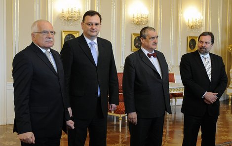 zleva - Václav Klaus, Petr nečas, Karel Schwarzenberg, Radek John