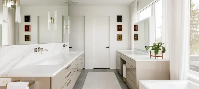 Nečas a jeho krásná partnerka Nikola koupili nový dům. Čtyři patra luxusu zahrnují několik ložnic, hernu, posilovnu, čtyři koupelny, venkovní kuchyň, bazén a mnoho dalšího.