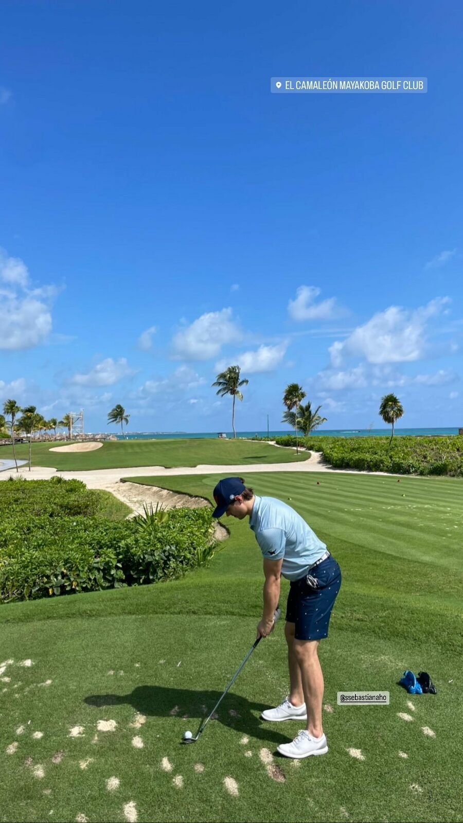 Martin Nečas relaxuje u golfu