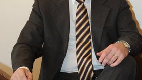 Petr Nečas působí na politika nezvykle skromně a přátelsky.