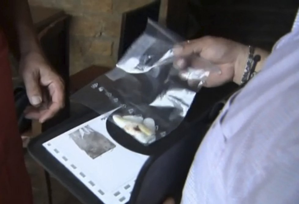 Detektivové ukázali v pořadu Josefa Klímy zakrvácený tampón, na němž je DNA možného podezřelého.