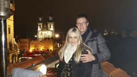 Lukáš Nečesaný s manželkou na vánočních trzích v Praze