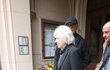 Václav Neckář na pohřbu Eduarda Krečmara. Václav Neckář na pohřbu Eduarda Krečmara.