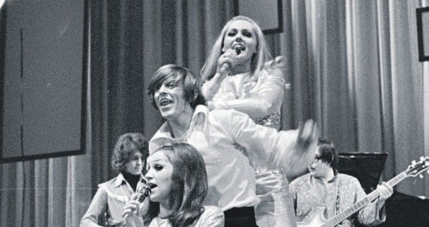 V letech 1968 až 1970 vystupoval s Vondráčkovou a Kubišovou v triu Golden Kids