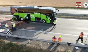 Policejní video ze srážky autobusů na D2 v červenci 2023