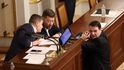 Schůze Sněmovny k vyslovení nedůvěry vládě: Patrik Nacher, Petr Macinka a Tomio Okamura (4. 2. 2026) Schůze Sněmovny k vyslovení nedůvěry vládě: Patrik Nacher, Petr Macinka a Tomio Okamura (4. 2. 2026)