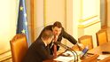 Schůze Sněmovny k vyslovení nedůvěry vládě: Petr Macinka a Tomio Okamura (4. 2. 2026) Schůze Sněmovny k vyslovení nedůvěry vládě: Petr Macinka a Tomio Okamura (4. 2. 2026)