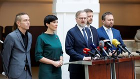 Jednání o nedůvěře vládě: Předsedové stran vládní koalice Ivan Bartoš (Piráti), Markéta Pekarová Adamová (TOP09), Petr Fiala (ODS), Vít Rakušan (STAN) a Marian Jurečka (KDU-ČSL)(17.1.2023)