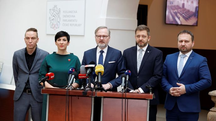 Předsedové stran vládní koalice Ivan Bartoš (Piráti), Markéta Pekarová Adamová (TOP09), Petr Fiala (ODS), Vít Rakušan (STAN) a Marian Jurečka (KDU-ČSL)(17.1.2023)