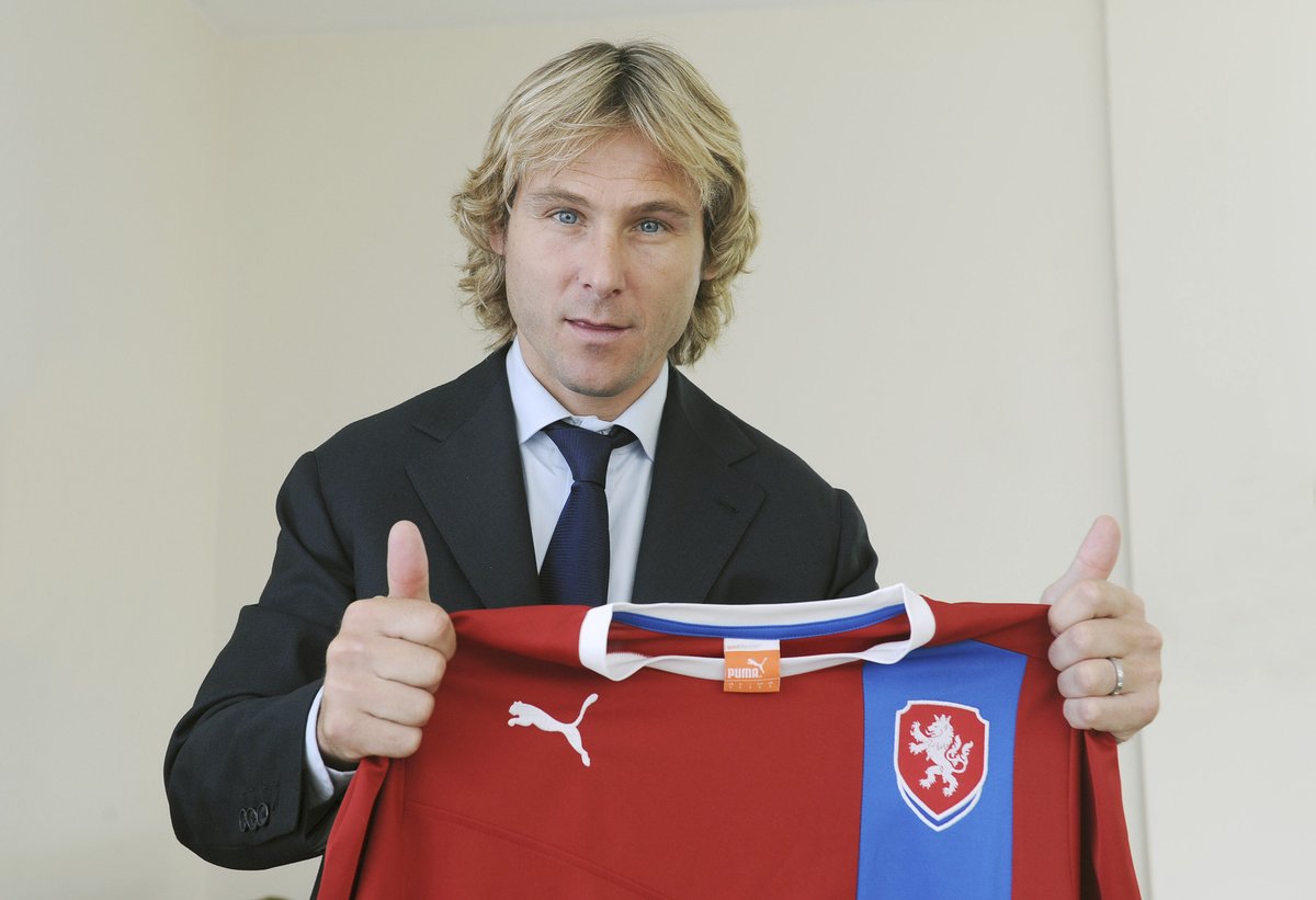 Pavel Nedvěd je nejlepším fotbalistou české historie