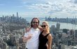 Dara s Pavlem si užívají New York s vínečkem v ruce. Dara s Pavlem si užívají New York s vínečkem v ruce.