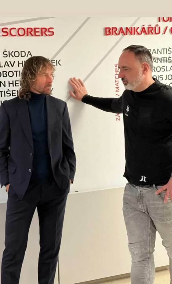 Pavel Nedvěd a Jindřich Trpišovský. Debatovali na chodbě o drahé zelenině, nebo o »Méďově« bafuňářské štaci ve Slavii?