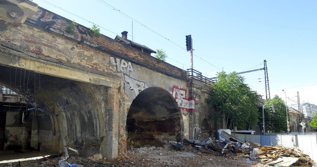 Negrelliho viadukt Správa železnic opraví. Hotovo má být v roce 2020.