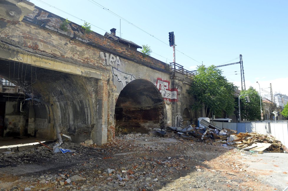 Negrelliho viadukt Správa železnic opraví. Hotovo má být v roce 2019.