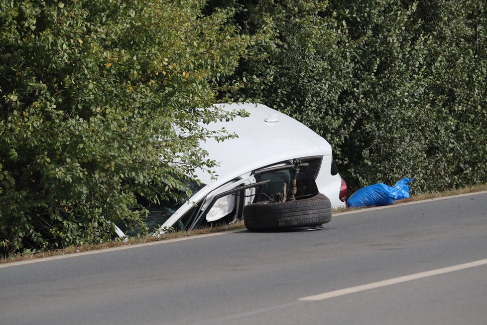 V Dolních Chabrech se v úterý 12. října 2021 srazila tři osobní auta. Nehoda se obešla bez vážnějších zranění.