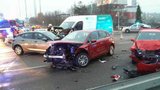 Vážná nehoda tří aut na Tachovsku: Pro muže (26) letěl vrtulník!