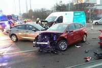 Vážná nehoda tří aut na Tachovsku: Pro muže (26) letěl vrtulník!