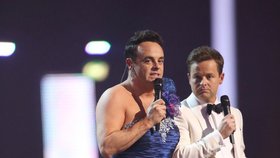 Během předávání cen Brit Awards se McPartlin převlékl do večerních šatů.