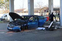 Škodovka po nehodě vlétla až do benzinky: „Odstřelila" stojan