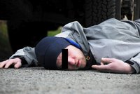 Smrt na přechodu v Opavě: Klienta psychiatrie přejel popelářský vůz! Možná sebevražda?!