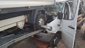 Hromadná nehoda čtyř aut zablokovala Pražský okruh.