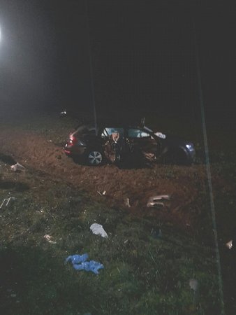 Tragická nehoda na Královéhradecku: Srážku s polským kamionem nepřežili dva spolujezdci.