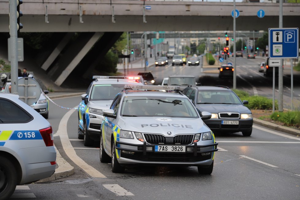 K vážné dopravní nehodě došlo ve Vyskočilově ulici v pražské Michli. (22. června 2021)