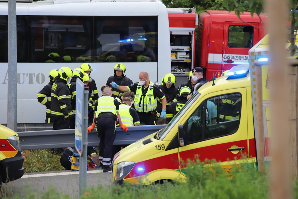 K vážné dopravní nehodě došlo ve Vyskočilově ulici v pražské Michli. (22. června 2021)