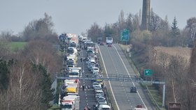 Nehoda uzavřela dálnici D7 u Buštěhradu