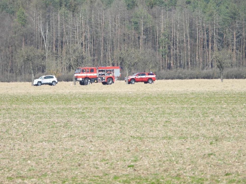 Tragická nehoda na Nymbursku: Při čelní srážce aut zemřel člověk