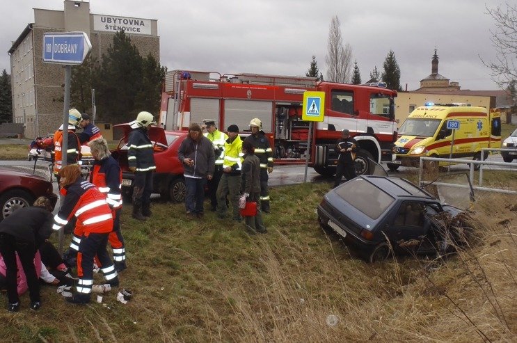 U nehody na Plzeňsku pomáhal anděl s vínovým BMW. Zjistilo se, že jde o Marka Hodana.