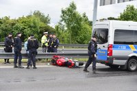 Hromadná nehoda policejních aut na Jižní spojce: Řidiči nedobrzdili a tvořily se kilometrové fronty