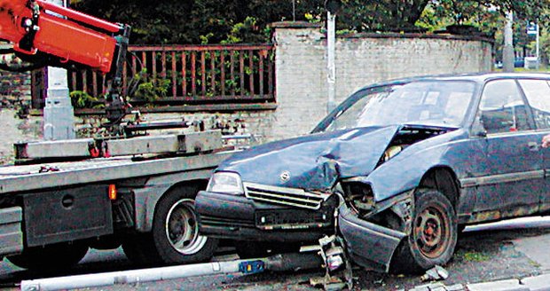 Vymrštěné auto se stalo osudným dívce stojící na přechodu. (Ilustrační foto)