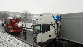 Nehoda kamionu zablokovala na několik hodin hlavní dopravní tah z Prahy na hraniční přechod Strážný