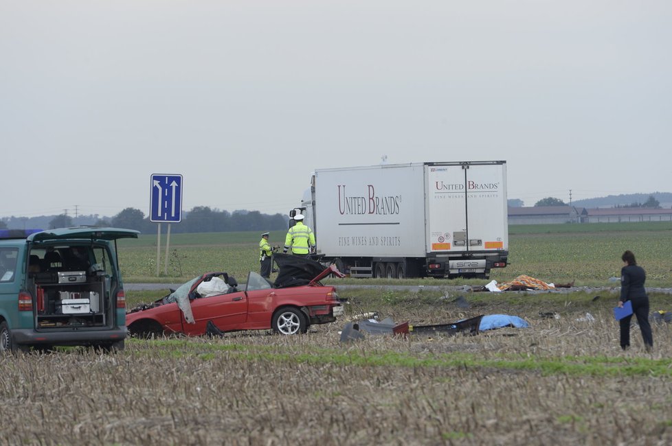 Oběti nehody cestovaly v osobním autě BMW Cabrio