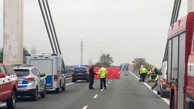 Smrtelná nehoda u Nymburka: Řidič felicie nepřežil srážku s kamionem